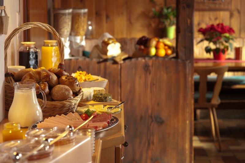 boulangerie-CONTES-min_breakfast_buffet_food_restaurant_meal_hotel_plate_fresh-718745