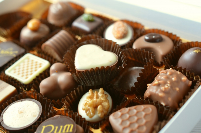 boulangerie-CONTES-min_chocolates_food_candy_calories_nibble_chocolate_heart-782043